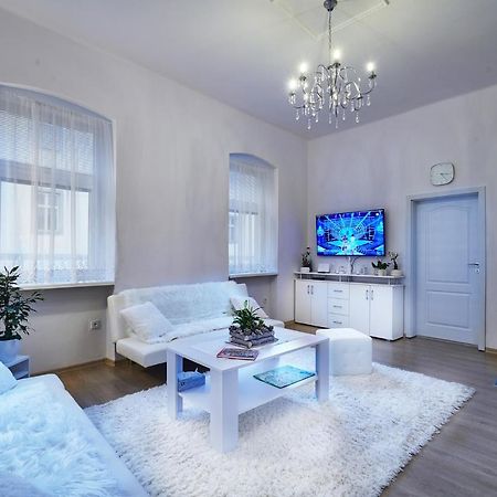 Apartman Bb Centrum Banská Bystrica Extérieur photo