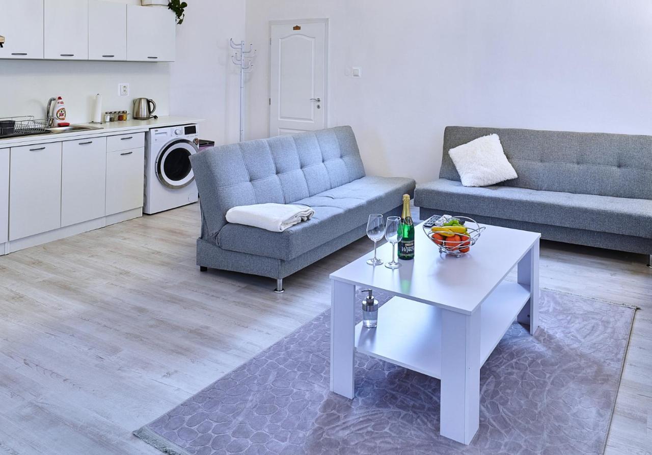 Apartman Bb Centrum Banská Bystrica Extérieur photo