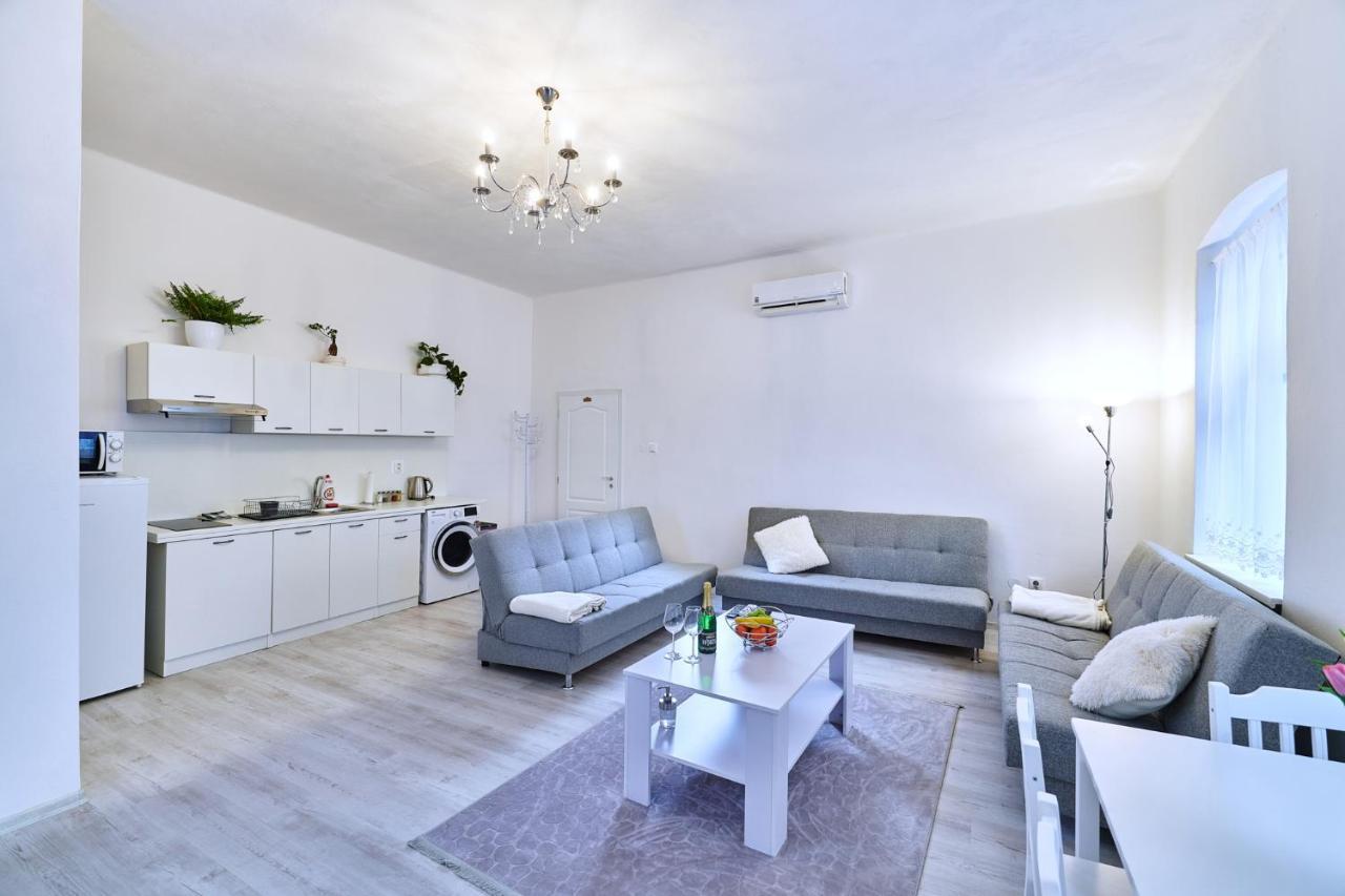 Apartman Bb Centrum Banská Bystrica Extérieur photo